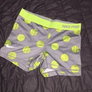 Nike pro shorts size medium